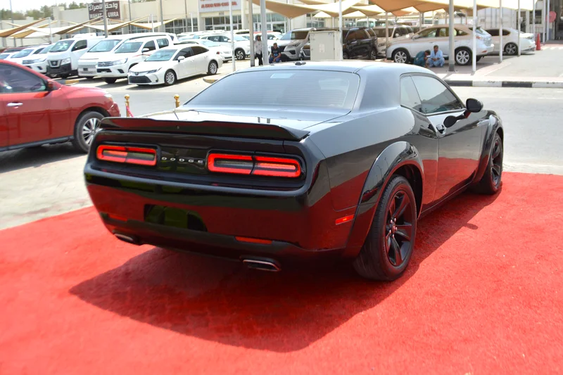 
								Dodge Challenger SXT 2021 full									