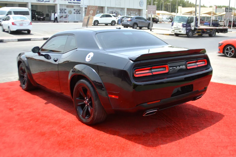 
								Dodge Challenger SXT 2021 full									