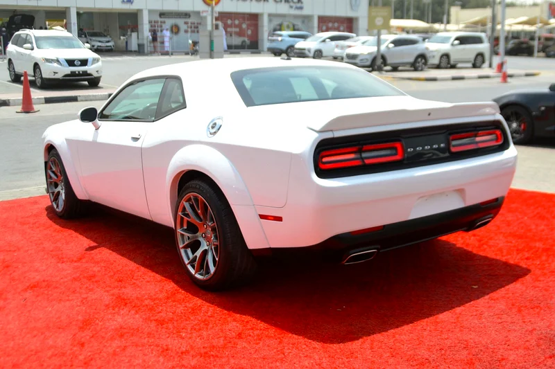 
								Dodge Challenger SXT 2021 full									