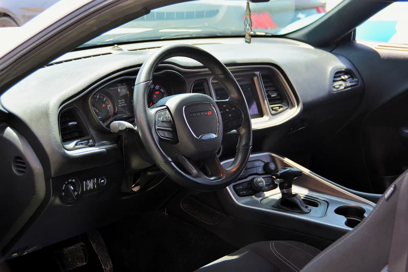 
								Dodge Challenger SXT 2021 full									