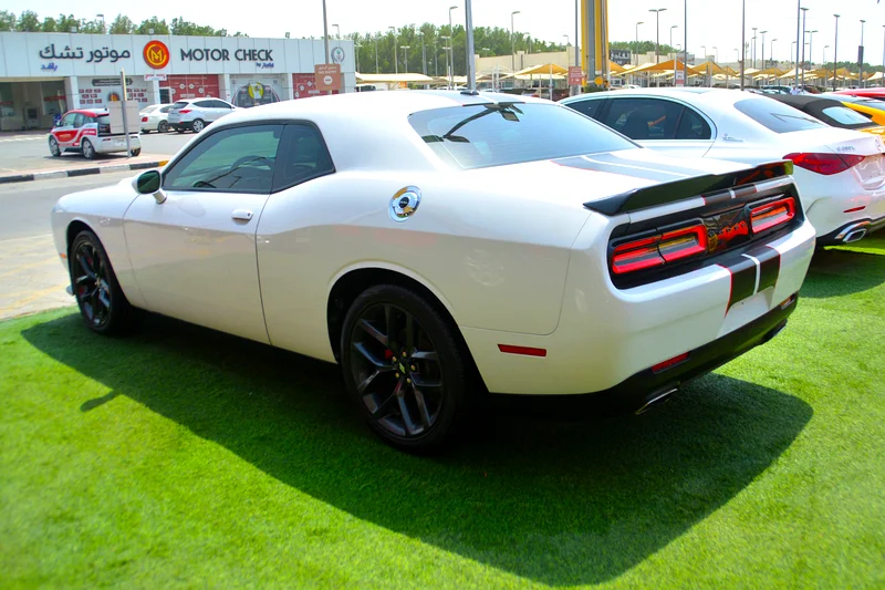 
								Dodge Challenger SXT 2021 full									