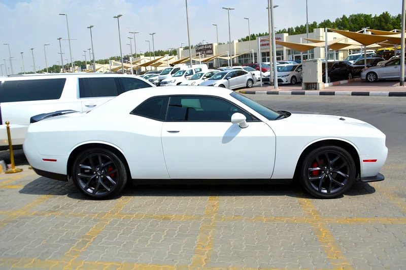 
								Dodge Challenger SXT 2021 full									