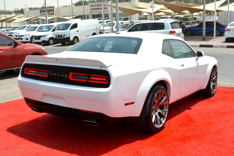
								Dodge Challenger SXT 2021 full									