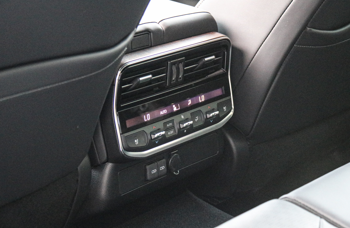 
								Toyota Land Cruiser VX 3.5LV6 full									
