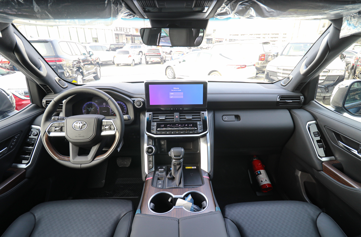 
								Toyota Land Cruiser VX 3.5LV6 full									