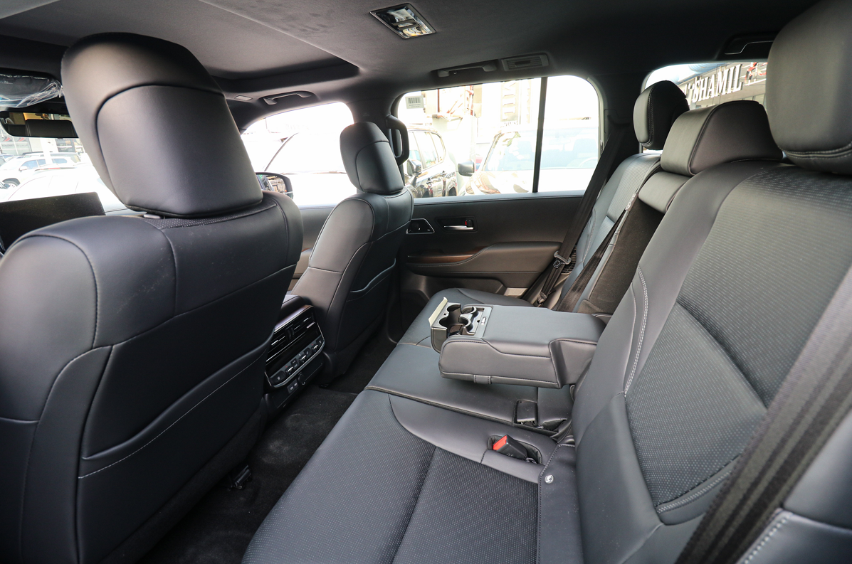 
								Toyota Land Cruiser VX 3.5LV6 full									