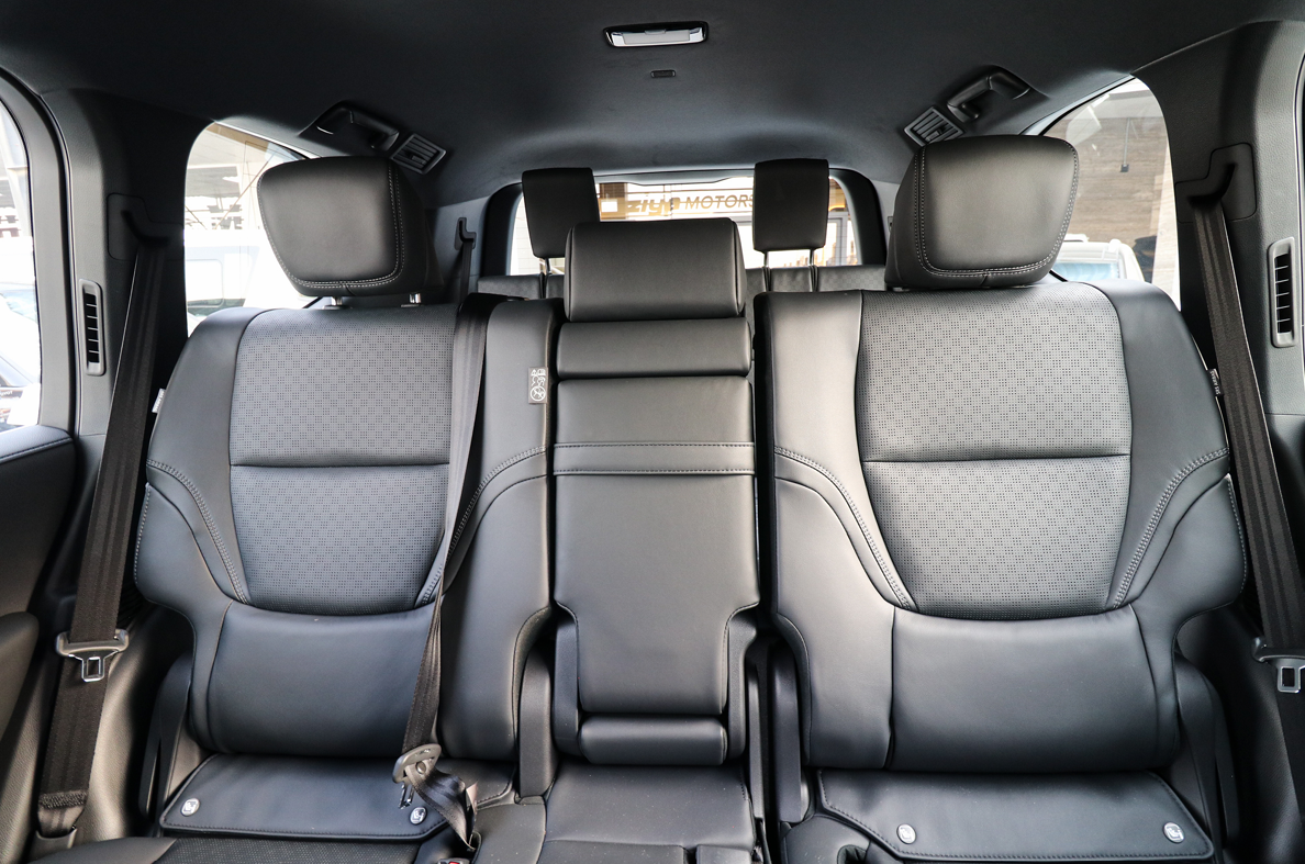 
								Toyota Land Cruiser VX 3.5LV6 full									