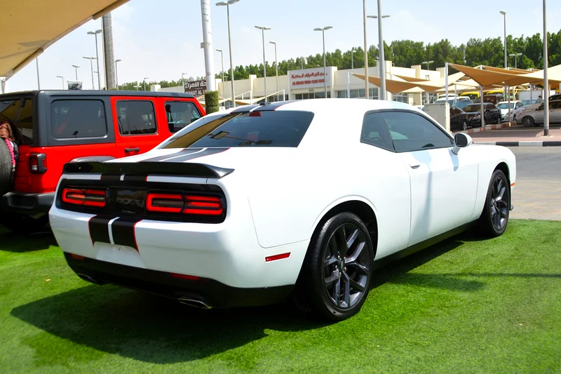 
								Dodge Challenger SXT 2021 full									