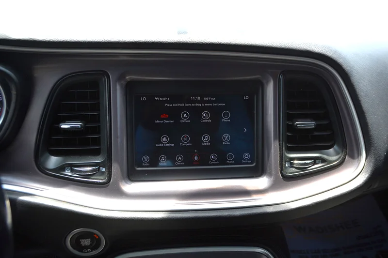 
								Dodge Challenger SXT 2021 full									