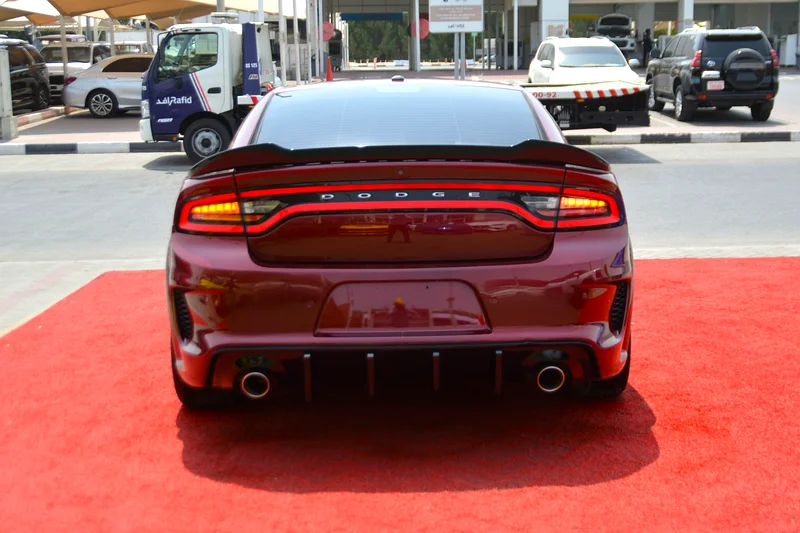 
								Dodge Charger SXT 2020 full									