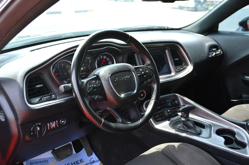 
								Dodge Challenger SXT 2021 full									